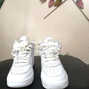 All white air force ones nike